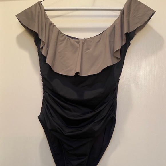 La Blanca Swim La Blanca Ruffle One Piece Swimsuit Poshmark